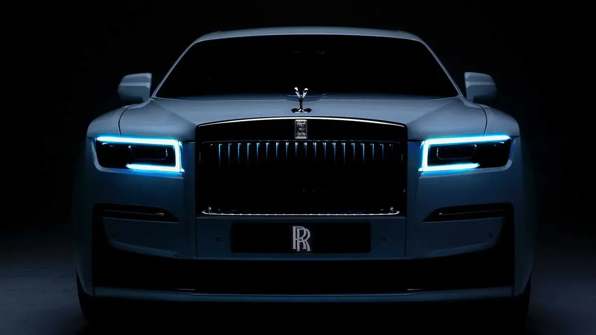 Rolls Royce की पहली इलेक्ट्रिक कार लॉन्च, बेहद आकर्षक है डिजाइन, मिलेंगे धांसू फीचर्स, इतनी है कीमत